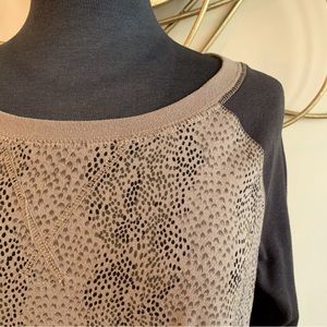 VANS animal print sweatshirt . size L . 🐆 🖤